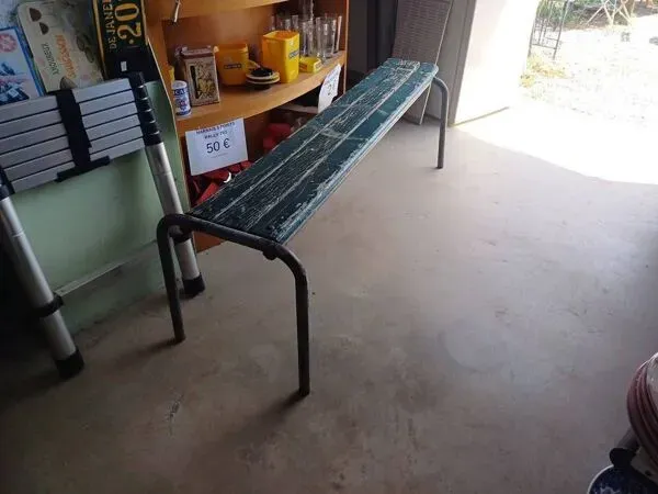 Illustration numéro 2 du produit Ancien banc d'école/industriel