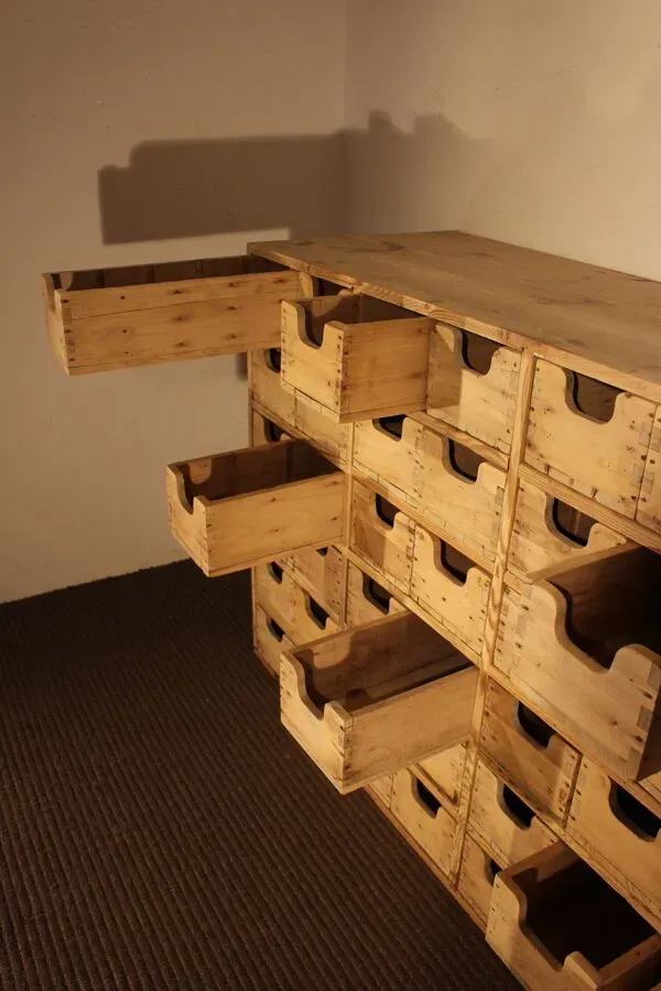 Illustration numéro 2 du produit Meuble de métier