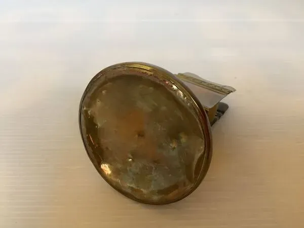 Illustration numéro 2 du produit Ancien porte allumettes en laiton pied tulipe