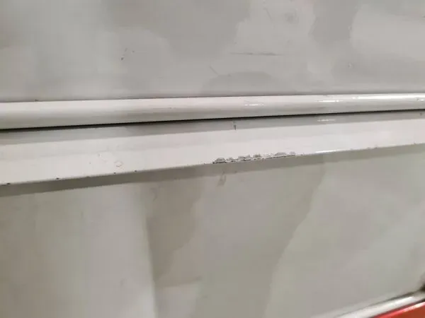 Illustration numéro 2 du produit Armoire métallique à clapets et à portes (années 90)