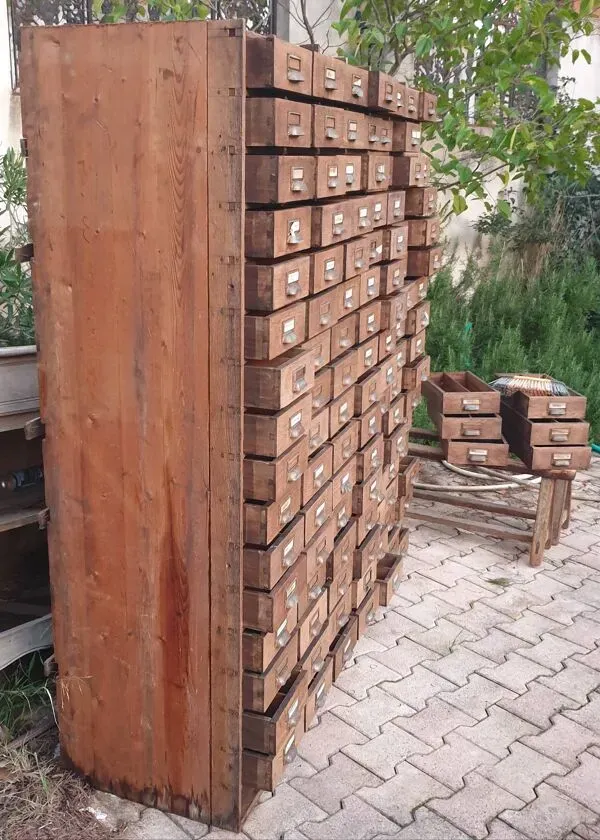 Illustration numéro 2 du produit Meuble de métier 119 tiroirs complet