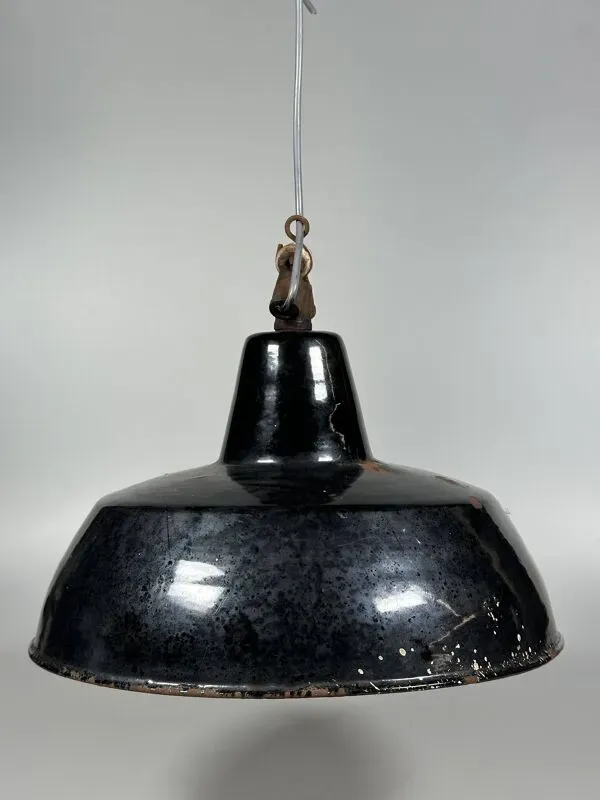 Illustration numéro 2 du produit 1930s/1940s Ceiling Lamp Industrial Lamp Enamel Loft Metal Bauhaus Design