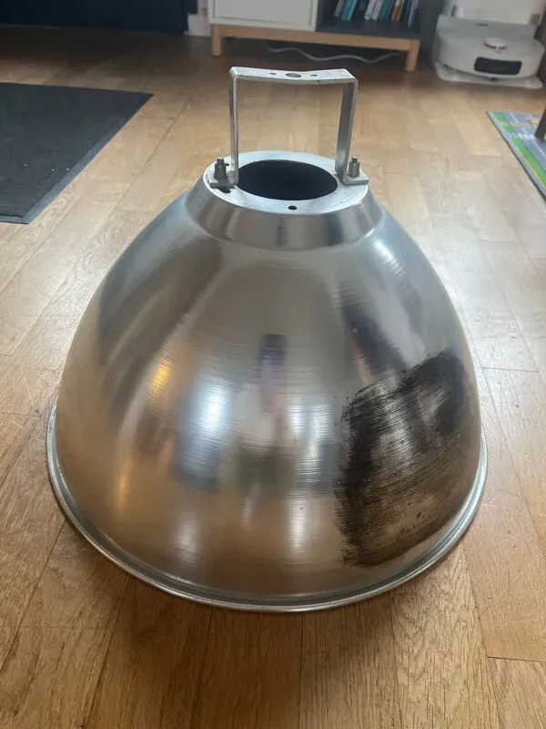 Illustration numéro 2 du produit Suspension métal industriel vintage