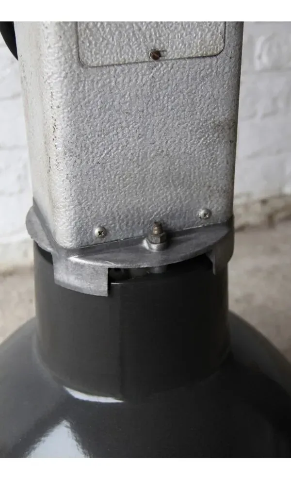 Illustration numéro 2 du produit Suspension d'usine mazda noire