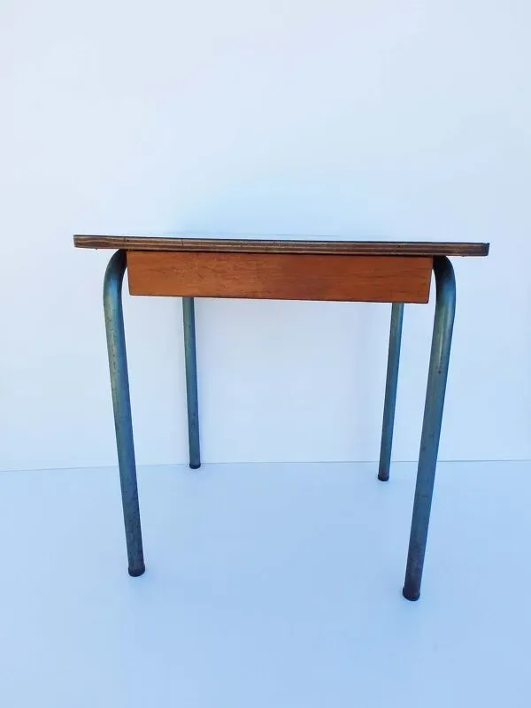 Illustration numéro 2 du produit Bureau d'école