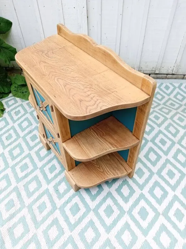 Illustration numéro 2 du produit Buffet bas chêne massif