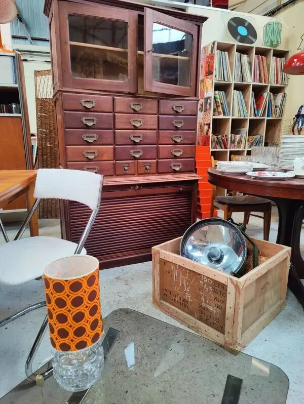 Illustration numéro 2 du produit Meuble de métier