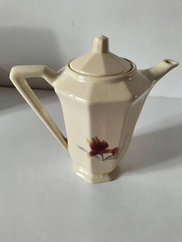 Illustration numéro 2 du produit Verseuse Digoin Sarreguemines modèle 9225 – décor floral stylisé