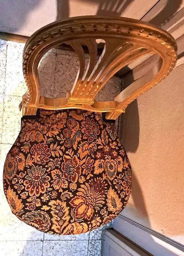 Illustration numéro 2 du produit Chaises Napoléon III  bois doré restauration tapissière tissu damassé