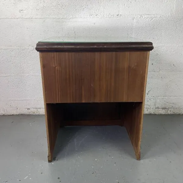 Illustration numéro 2 du produit Table de chevet ou  d’appoint avec plateau miroir