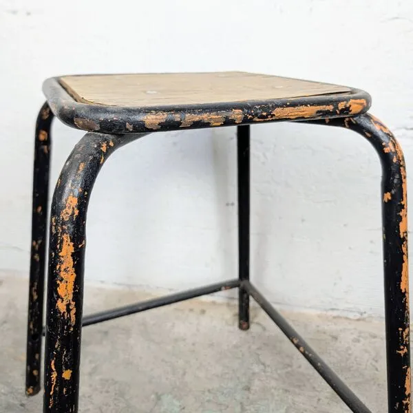 Illustration numéro 2 du produit Tabouret industriel