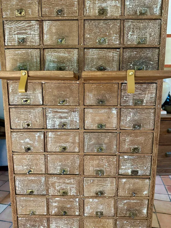 Illustration numéro 2 du produit Meuble de métier