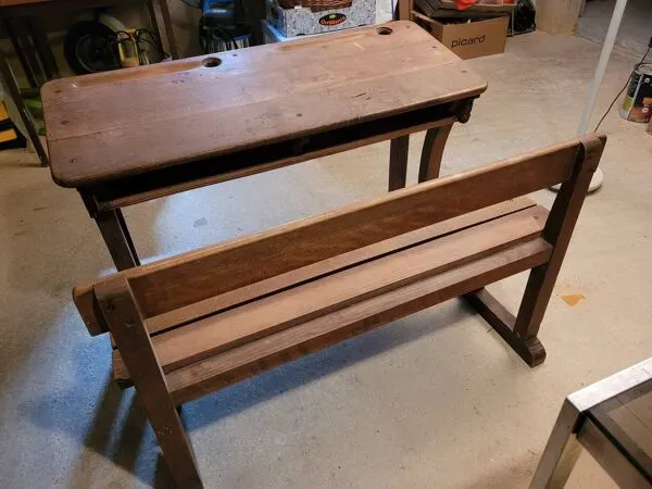 Illustration numéro 2 du produit table d'école