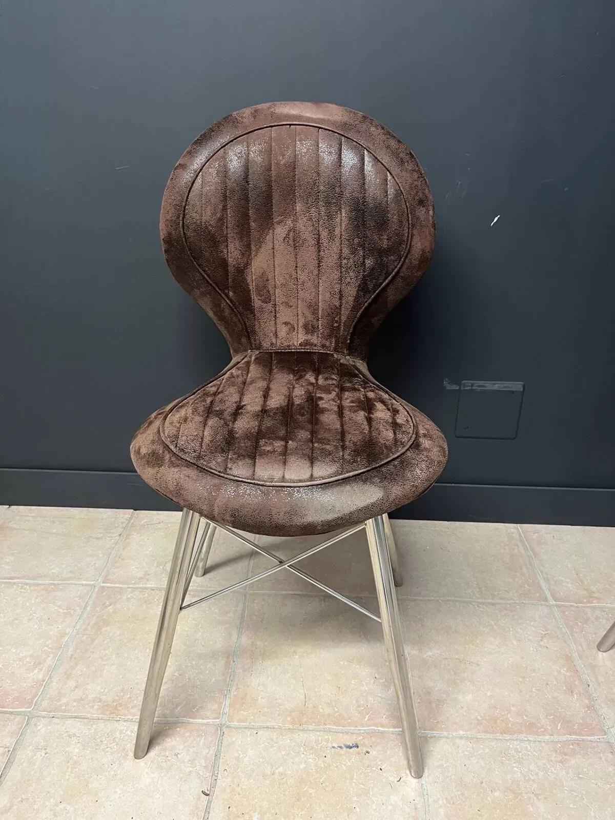 Illustration numéro 2 du produit Chaises