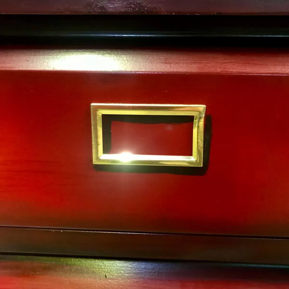 Illustration numéro 2 du produit Meuble de rangement industriel à clapet