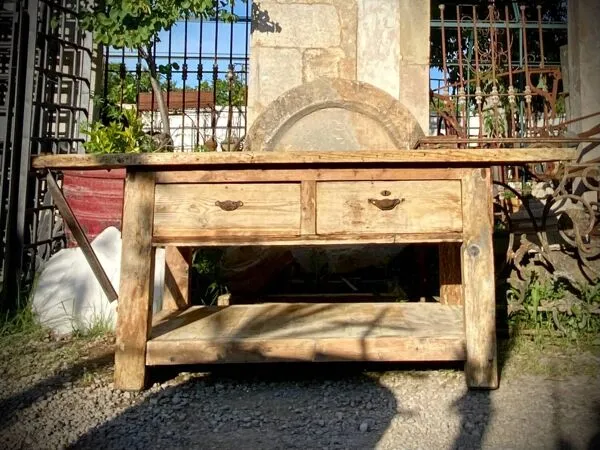 Illustration numéro 2 du produit Table en bois