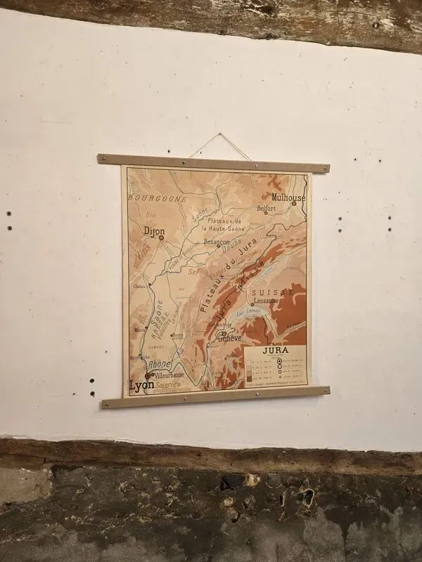 Illustration numéro 2 du produit Carte de géographie carte d'école Jura et massif central