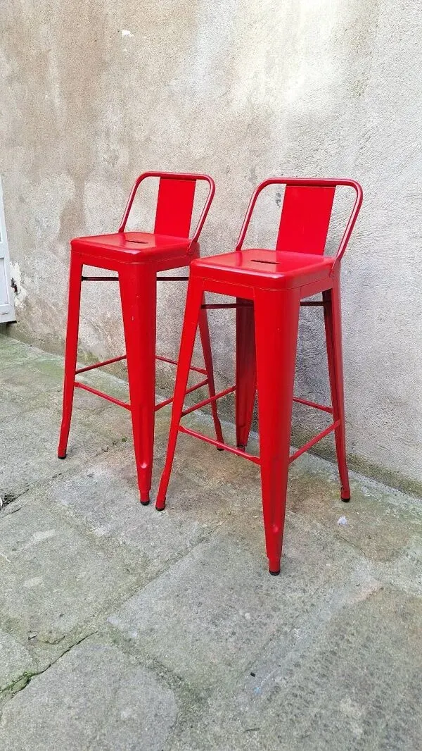 Illustration numéro 2 du produit Paire de tabouret de bar Tolix rouge