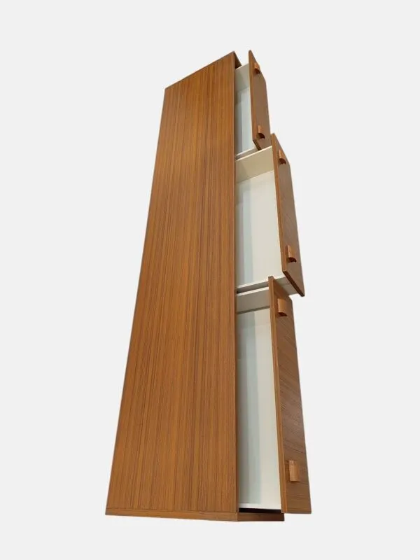 Illustration numéro 2 du produit Meuble bas vintage