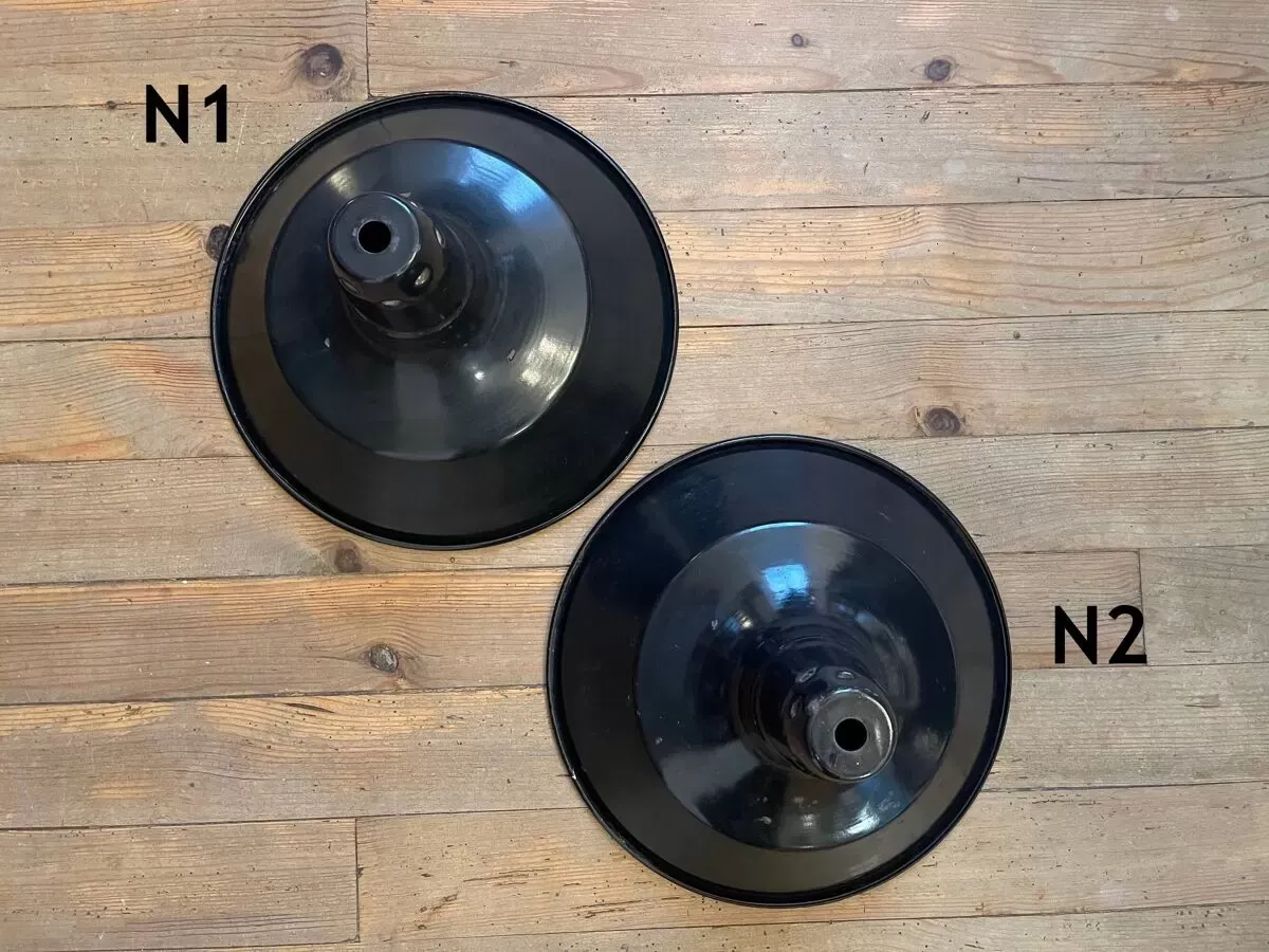 Illustration numéro 2 du produit Abat-jour en tôle émaillée 1950, décoration industrielle, n2