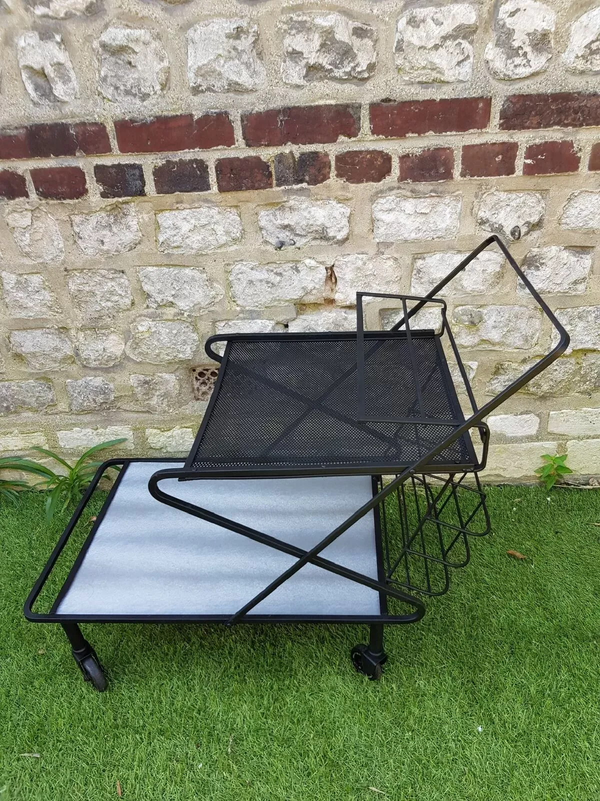 Illustration numéro 2 du produit Desserte