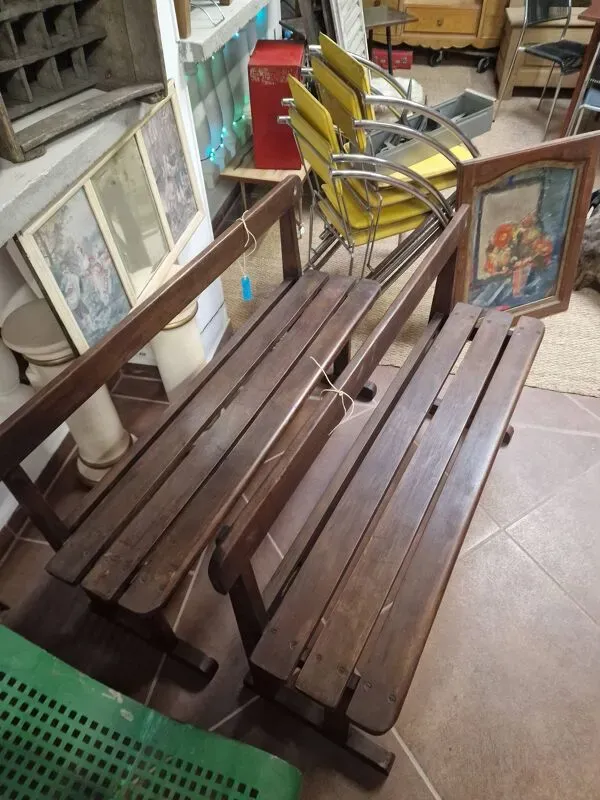 Illustration numéro 2 du produit Élégants bancs en bois hêtre massif, au style sobre et intemporel.