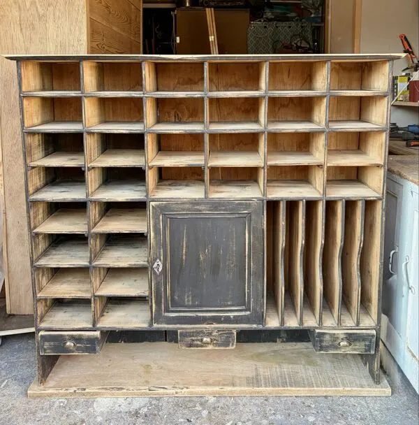Illustration numéro 2 du produit Meuble de métier, meuble de tri de la poste