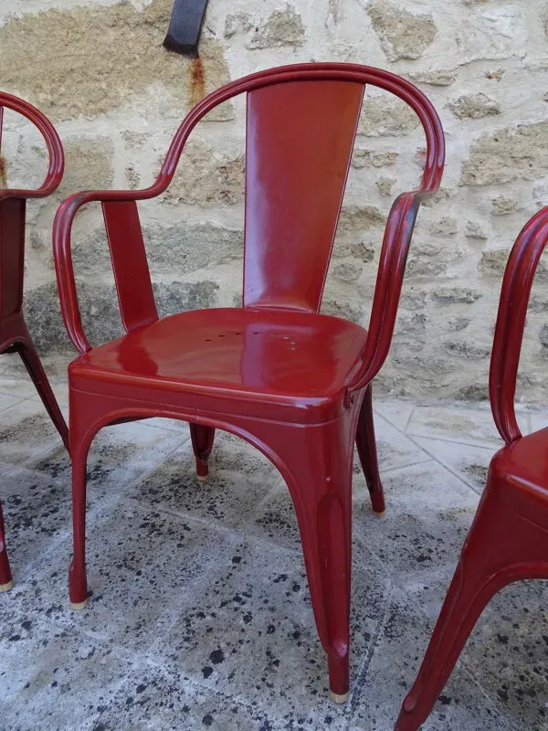 Illustration numéro 2 du produit Fauteuils Tolix modèle C par Xavier Pauchard