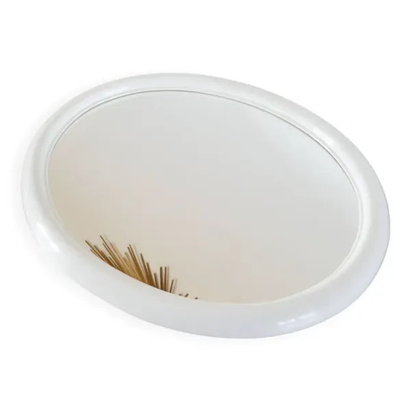 Illustration numéro 2 du produit Miroir oval en plexi blanc, Design, 1970