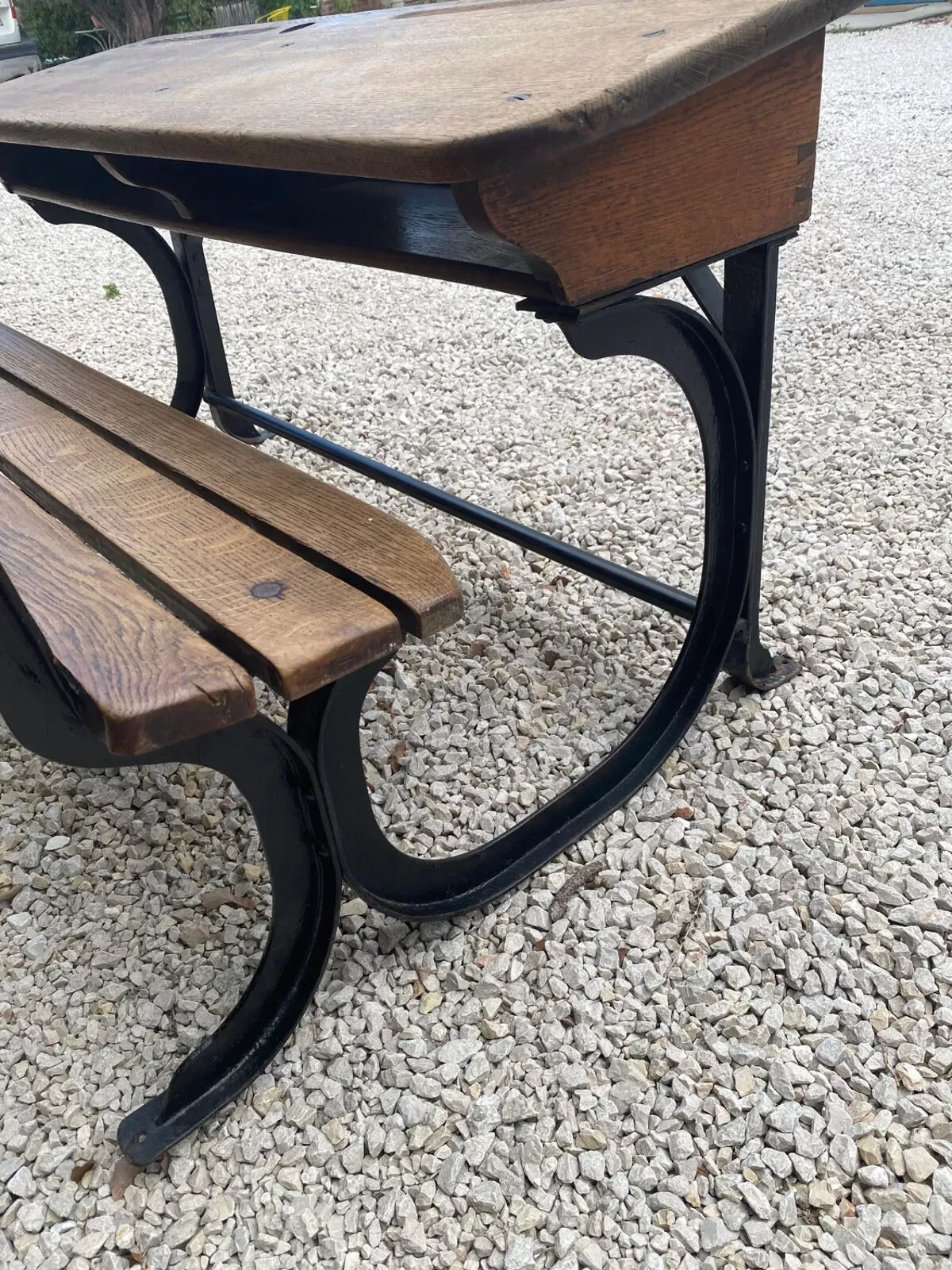 Illustration numéro 2 du produit Bureau d’écolier avec banc