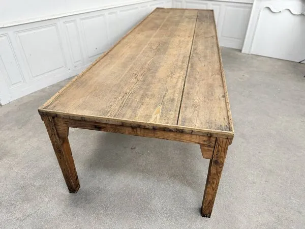 Illustration numéro 2 du produit Grande table de travail 1920