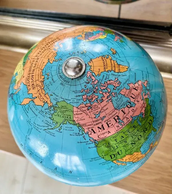 Illustration numéro 2 du produit Mappemonde globe terrestre tripode