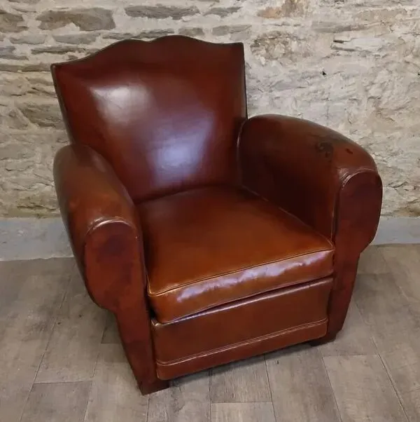 Illustration numéro 2 du produit Fauteuil club dossier moustache