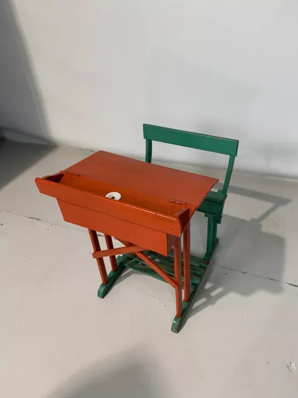 Illustration numéro 2 du produit Pupitre d'écolier