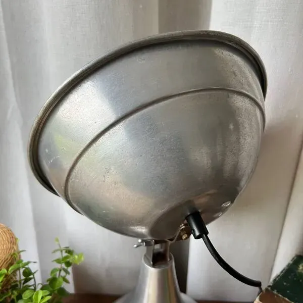 Illustration numéro 2 du produit Lampe indus en alu