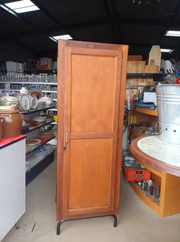 Illustration numéro 2 du produit Armoire Vestiaire Vintage en Bois et Métal /internat 1950 ​