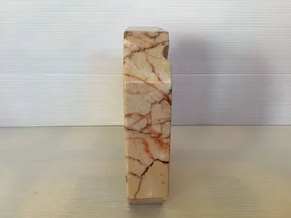 Illustration numéro 2 du produit Vide poche cendrier en marbre veiné