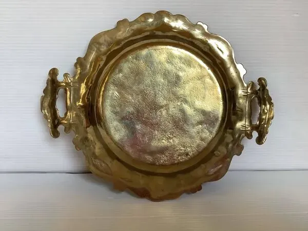 Illustration numéro 2 du produit Vide poche avec des anses en laiton