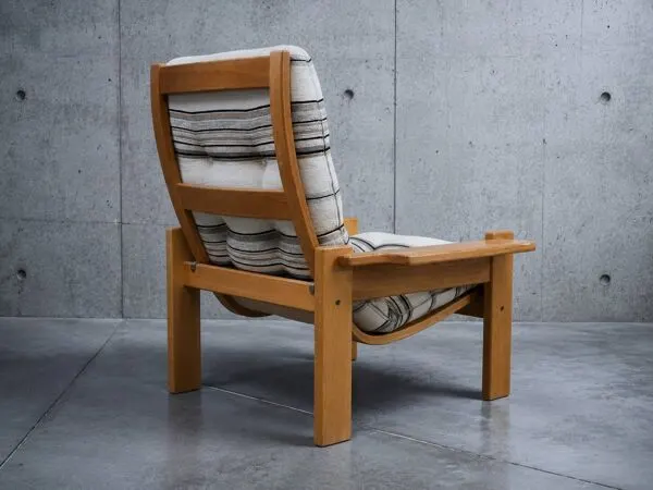 Illustration numéro 2 du produit Charmant Fauteuil scandinave bois massif, par Y. Ekstrom - Vintage 1970