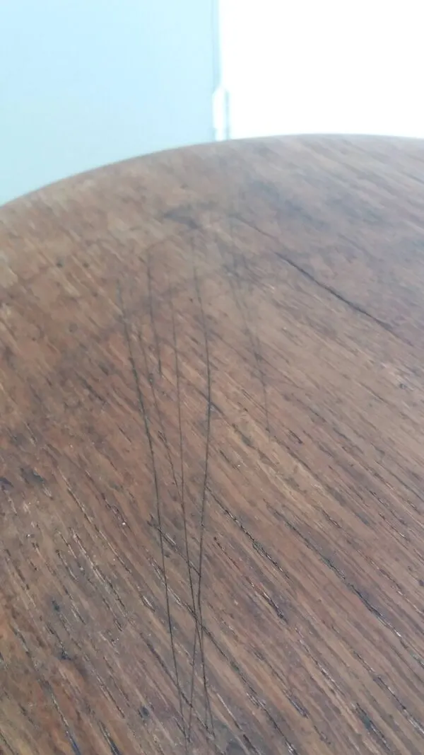 Illustration numéro 2 du produit Tabouret assise bois pieds en métal