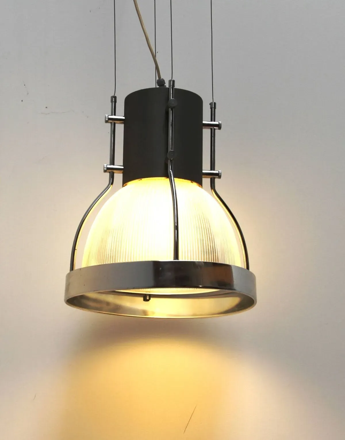 Illustration numéro 2 du produit Suspension industrielle