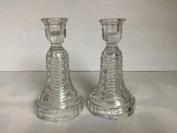 Illustration numéro 2 du produit Paire d’anciens bougeoirs Val Saint Lambert Art Déco