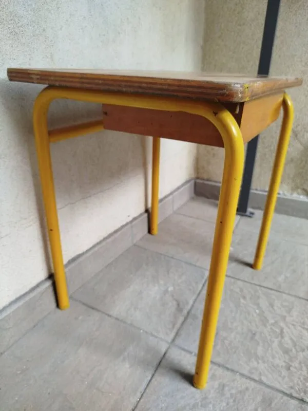 Illustration numéro 2 du produit Ancien bureau d'écolier