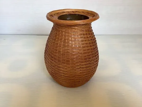 Illustration numéro 2 du produit Vase tressé bambou intérieur céramique style ikebana