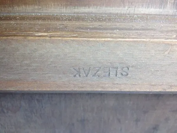 Illustration numéro 2 du produit Rare fauteuil club slezak en noyer massif époque art déco