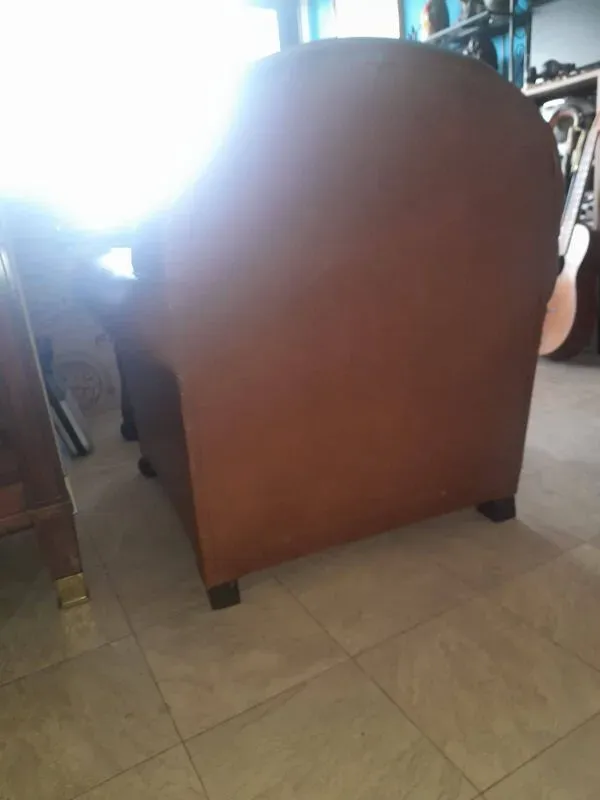 Illustration numéro 2 du produit Fauteuil club en cuir