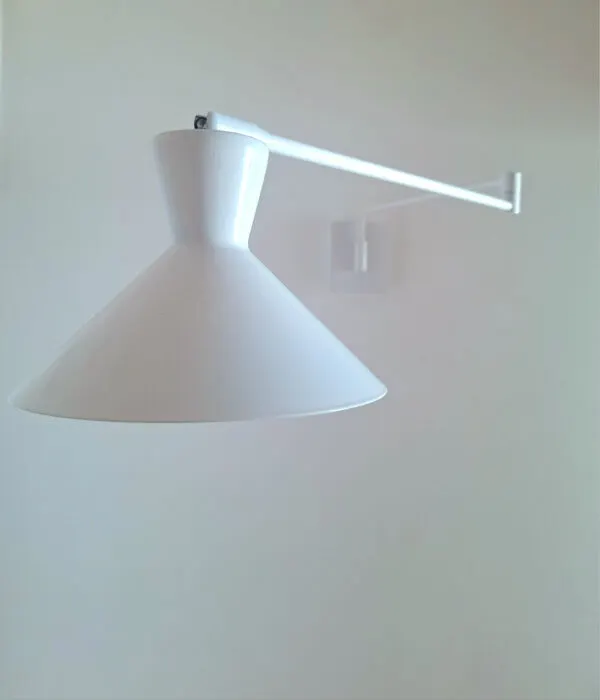 Illustration numéro 2 du produit Applique articulée, Voltige AMPM, luminaire design