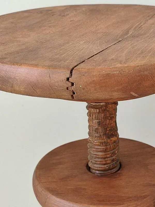 Illustration numéro 2 du produit Tabouret d'atelier réglable ancien en bois massif