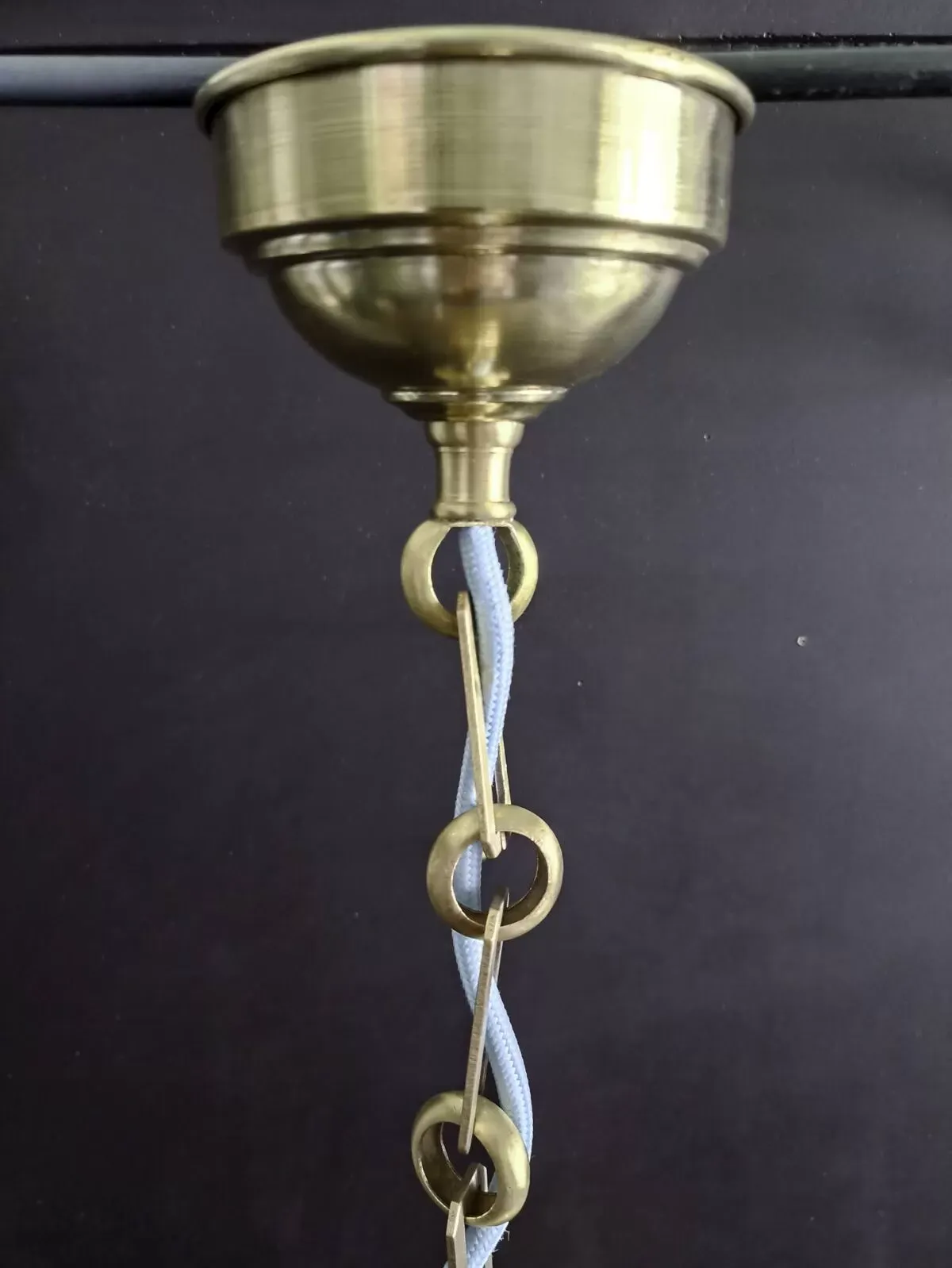 Illustration numéro 2 du produit Suspension en laiton avec ampoule LED oversize