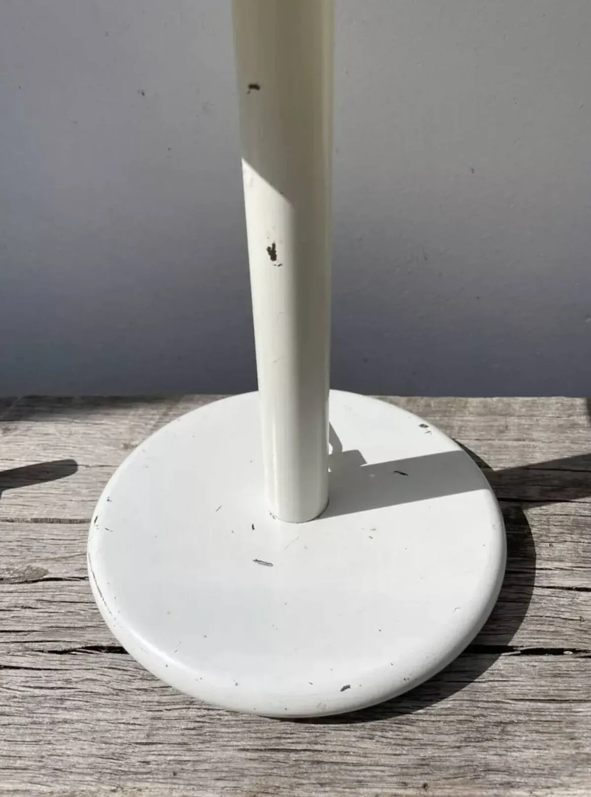 Illustration numéro 2 du produit Lampe en métal blanc industriel 1980